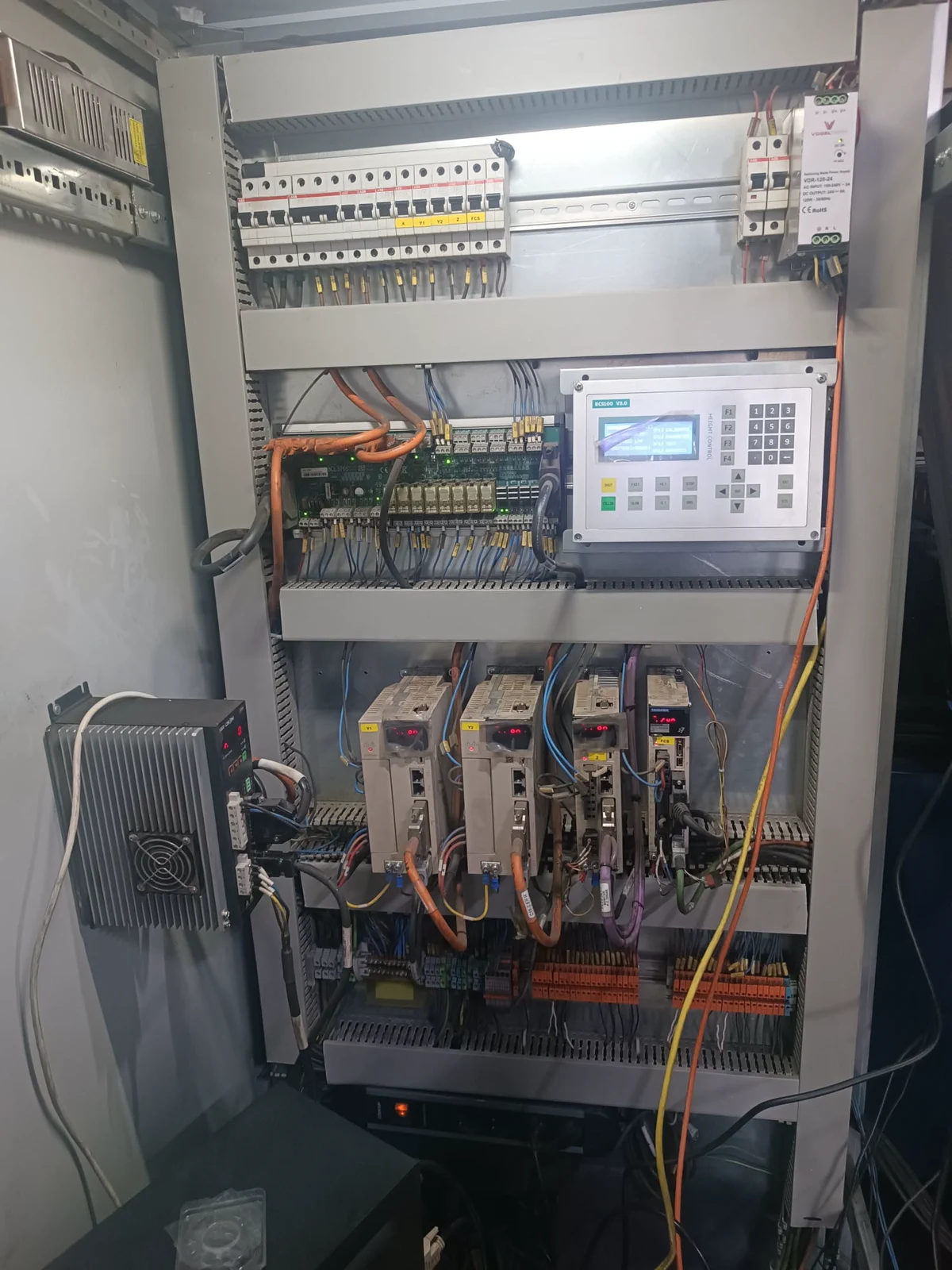 4 kW rezonatör ve CNC makro kontrolü için düzenlenmiş kontrol panosu
