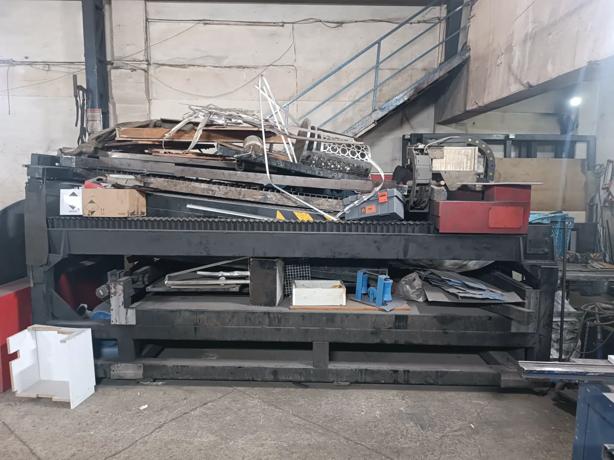 Lazer makinesinin revizyon öncesindeki fiziksel durumu